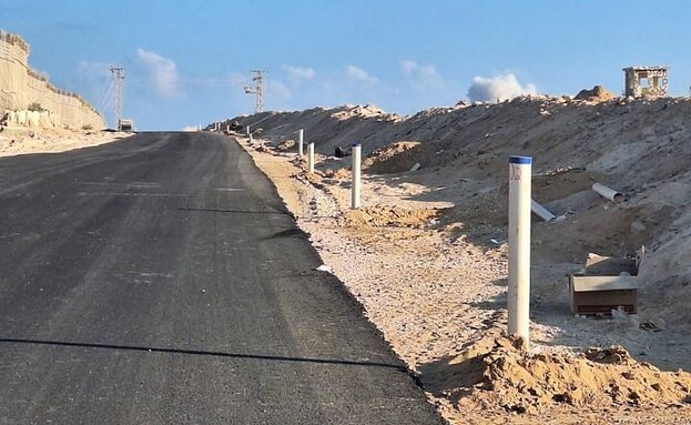 סלילת כביש, הקמת בסיס ולחץ על המתווכות: "ישראל לא תיסוג…