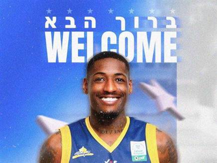 רשמי: דשון פרנסיס חתם בבני הרצליה