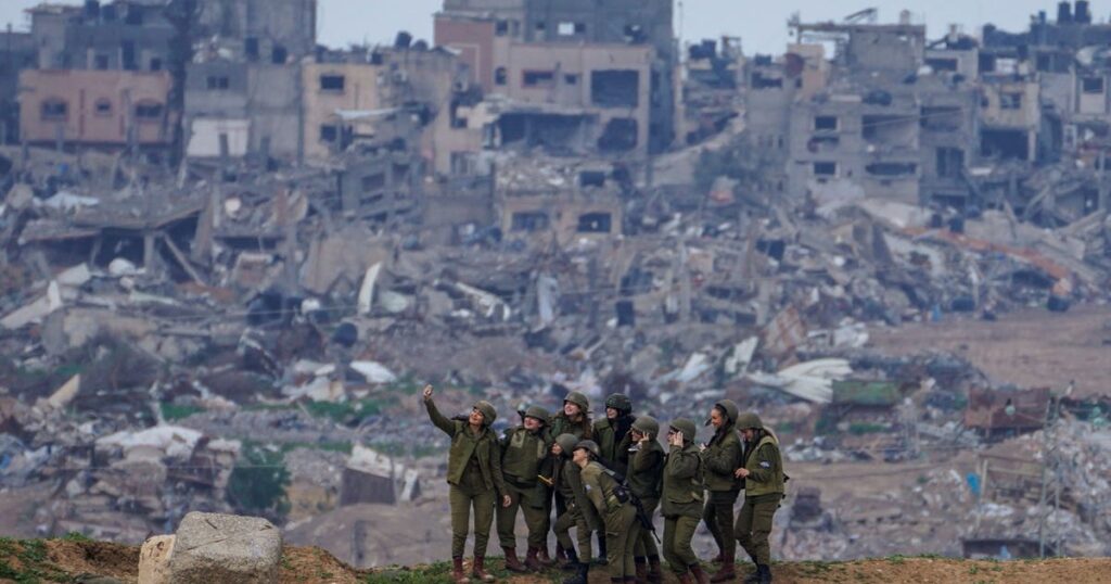 סרט תיעודי אל ג'זירה משתמש בצילומים של חיילים ישראלים ברשתות החברתיות כדי להאשים אותם בפשעי מלחמה – חדשות ישראל