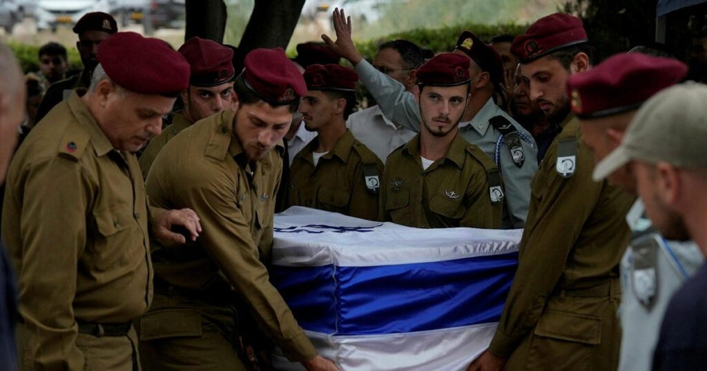 שנה למלחמתה בחמאס ובחיזבאללה, ישראל תקועה, בלי סוף נראה באופק