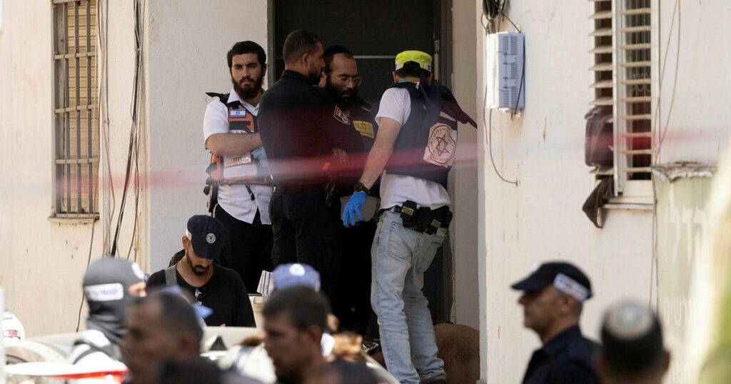 אדם אחד נהרג ושישה נוספים נפצעו בפיגוע דקירה בעיר חדרה במרכז ישראל – חדשות ישראל