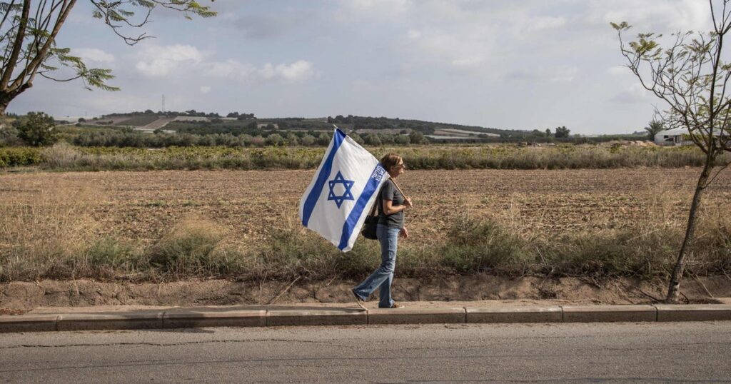 למעלה מ-50 טילים שוגרו לעבר ישראל מלבנון במהלך הלילה; לא דווח על נפגעים – חדשות ישראל