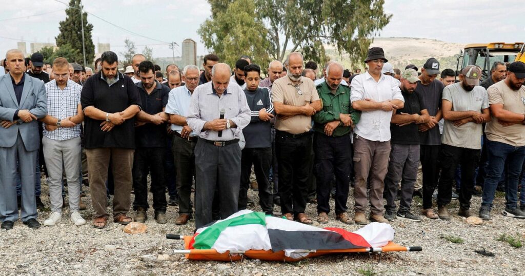 אישה פלסטינית נהרגה מאש הצבא הישראלי בעת מסיק זיתים ליד חומת ההפרדה בגדה המערבית, כך לפי משרד הבריאות הפלסטיני – ישראל חדשות