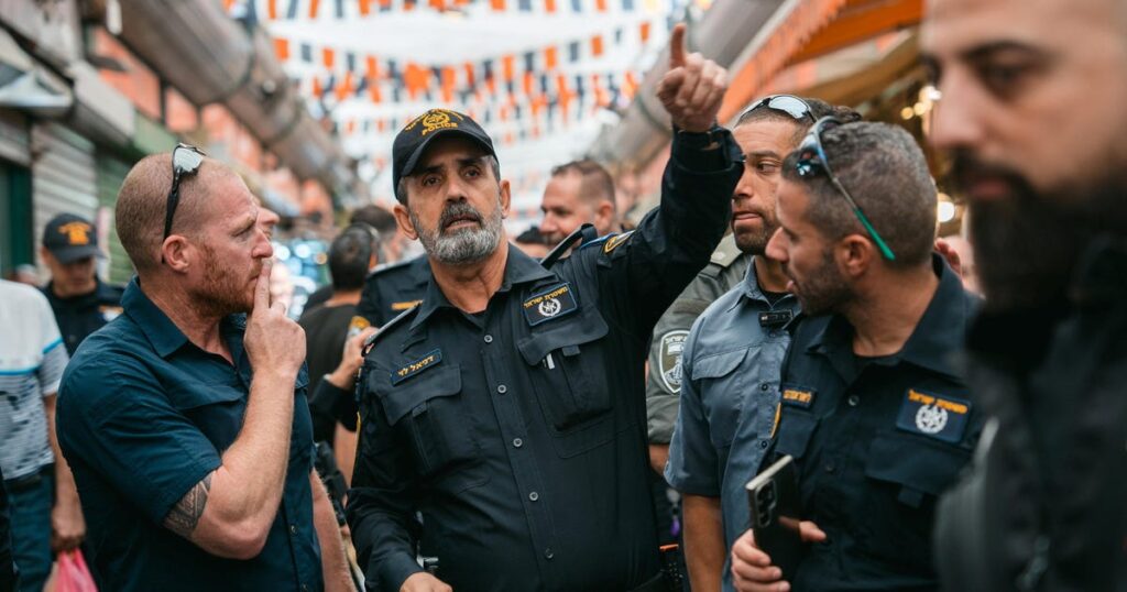 מפקד משטרת ישראל חב את נאמנותו לשר פלילי – מאמר מערכת "הארץ".