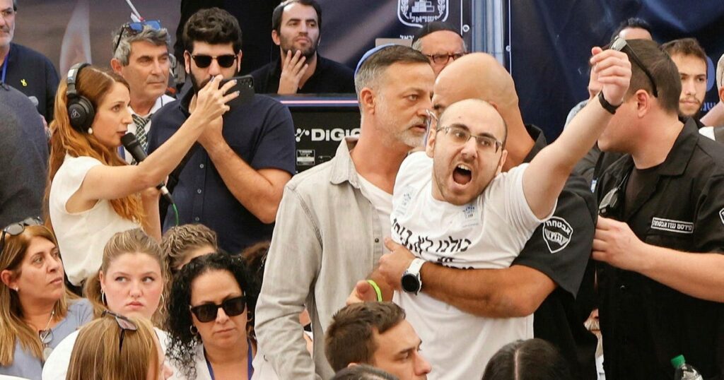 נתניהו גאה בהישגיה הצבאיים של ישראל בטקס זיכרון שנערך ב-7 באוקטובר בהשתתפות קטנה – חדשות ישראל