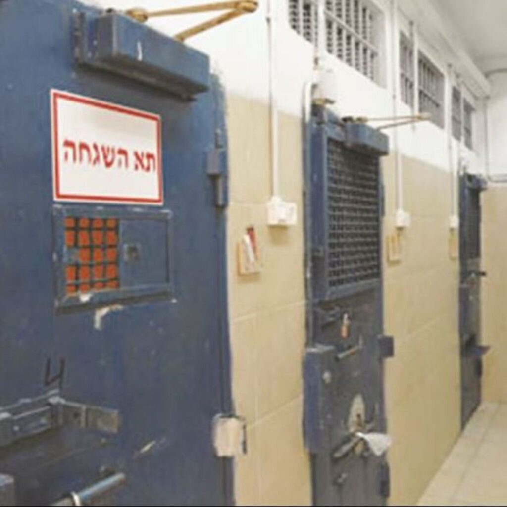 חשד: עורכת דין ניסתה להבריח מסרים למחבלים בבית הסוהר