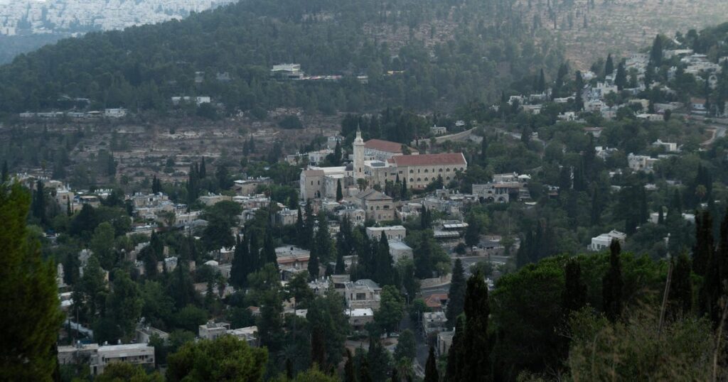 כפר מפורסם בירושלים, המושך אליו עולי רגל, עומד בפני איום עצום – חדשות ישראל