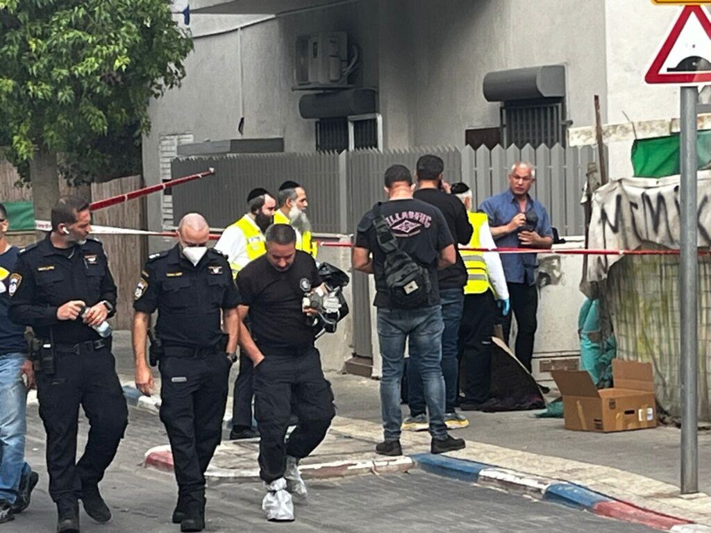 אסון בדרום ת"א: תינוק ללא רוח חיים נמצא בין פחי אשפה