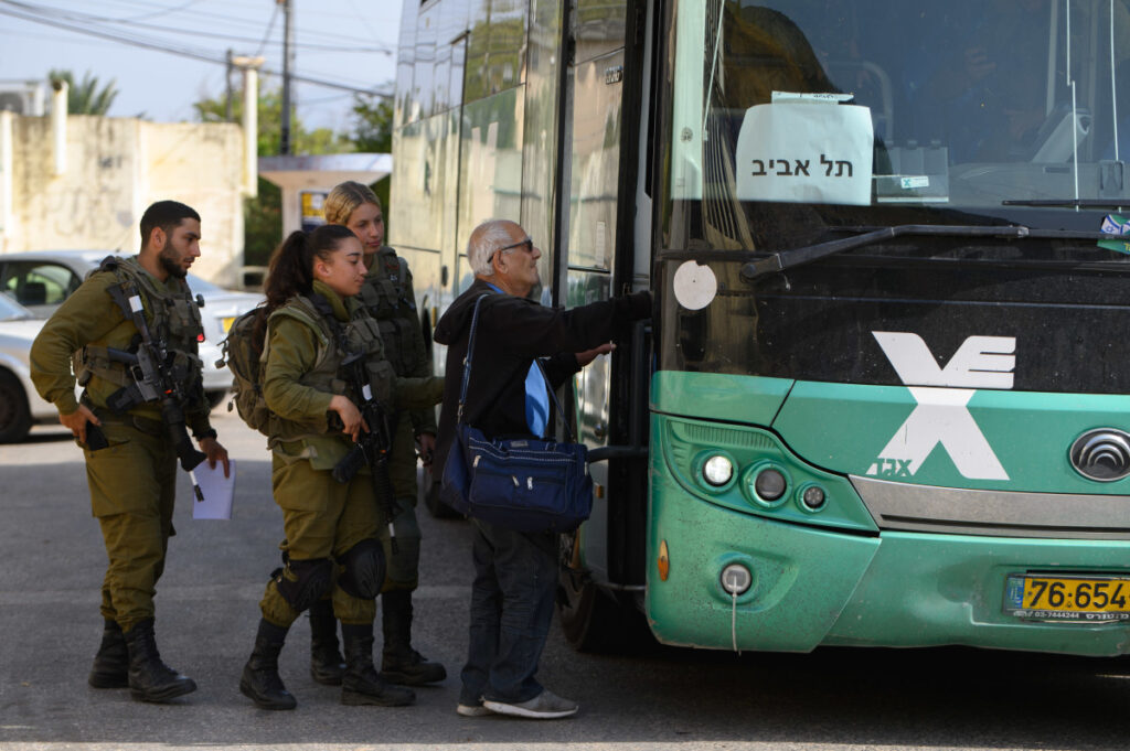 סקר חדש מציג את הקשיים של המפונים מהצפון והדרום אחרי שנה למלחמה