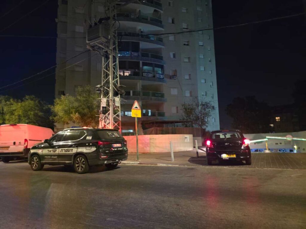 אות אזהרה? אלמונים ירו על דירה בפתח תקווה, צינור גז התפוצץ כתוצאה מהשלכת רימון