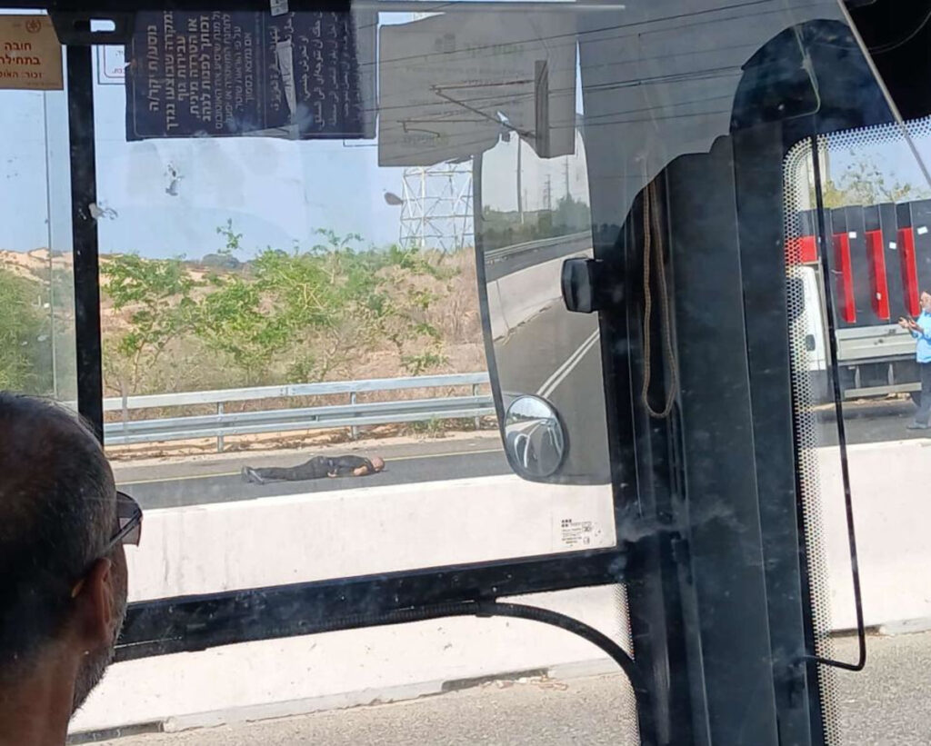 חשד לאירוע ירי בשתי זירות בכביש 4: פצוע אנוש בזירה, היורה נוטרל