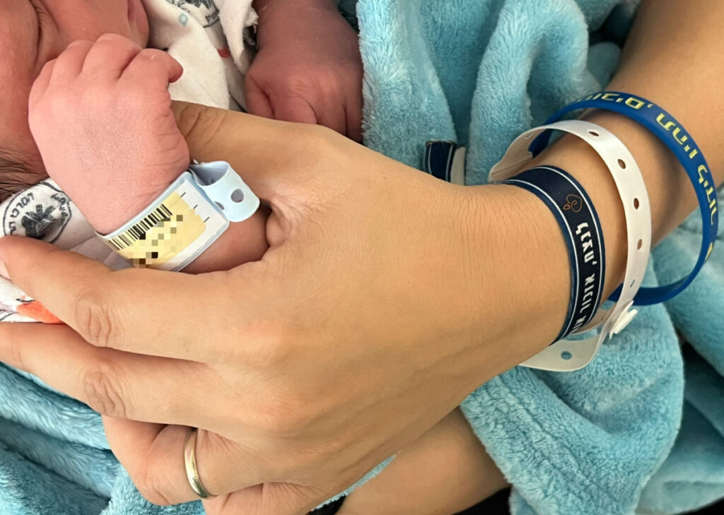 אלמנתו של לידור לוי שנרצח בפיגוע בגן יבנה ילדה בן