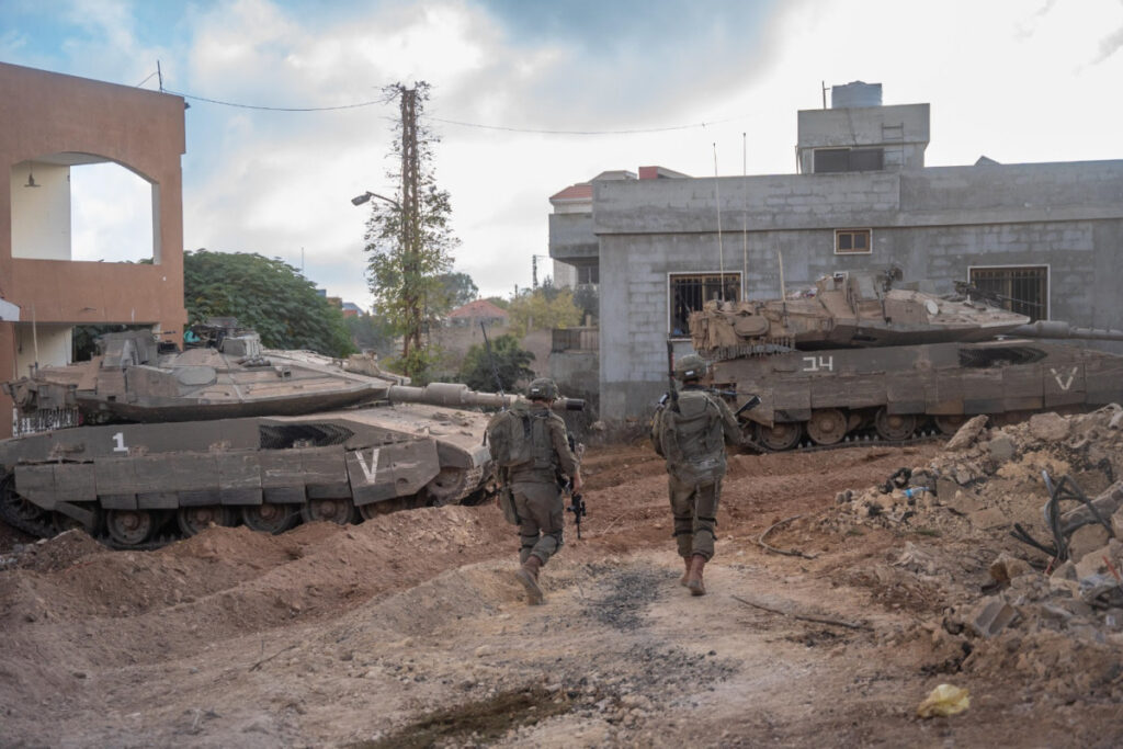 כוחות צה"ל איתרו מצבורי נשק וציוד לחימה | צפו