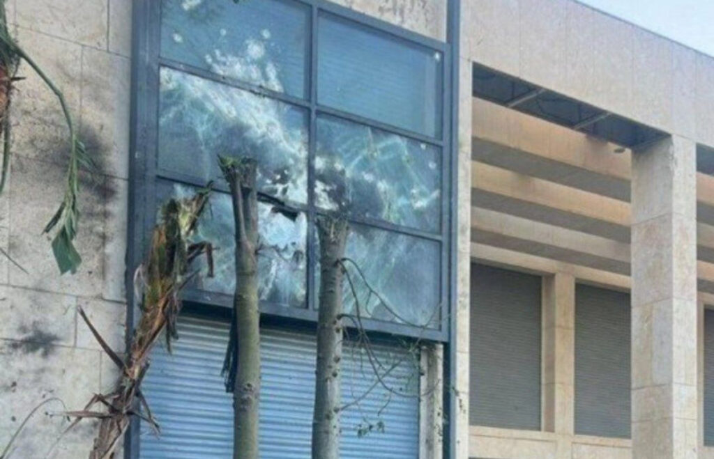 הותר לפרסום: כך נראה מעונו של רוה"מ אחרי נפילת הכטב"ם | צפו