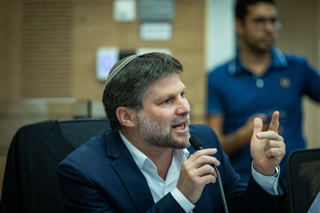 על הכוונת של האוצר: דחיית עליות השכר במגזר הציבורי ופגיעה בפנסיות