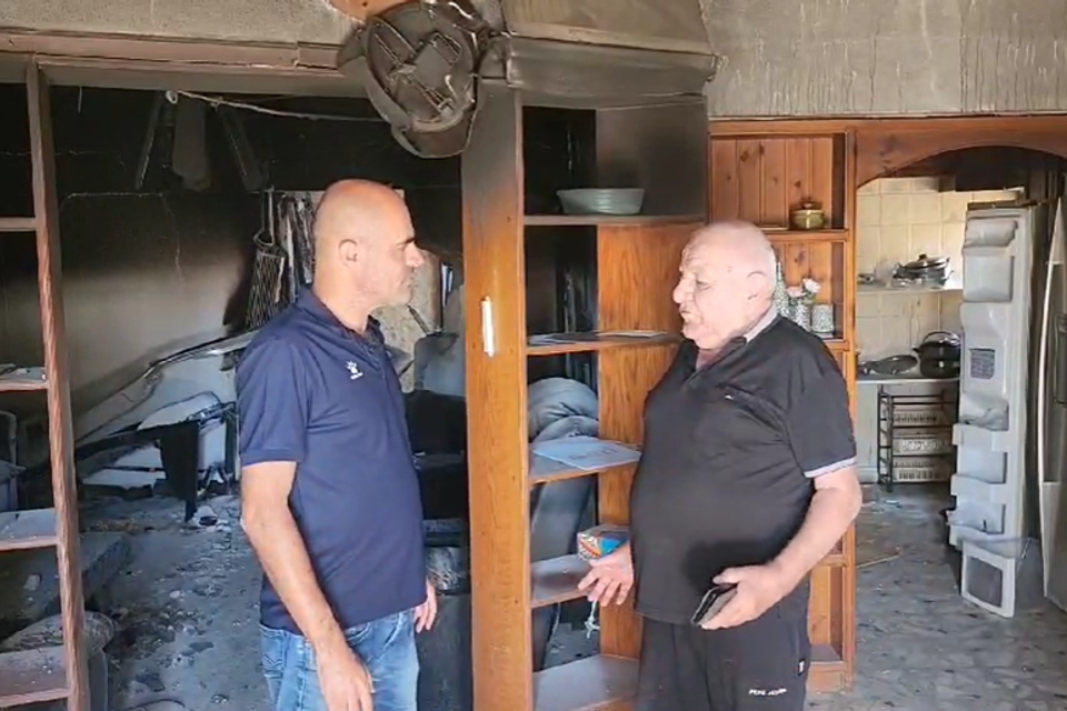 "במזל לא הייתי, הבית הלך לחלוטין": צפו בסיור נפילות קשה שערכנו בקריית שמונה