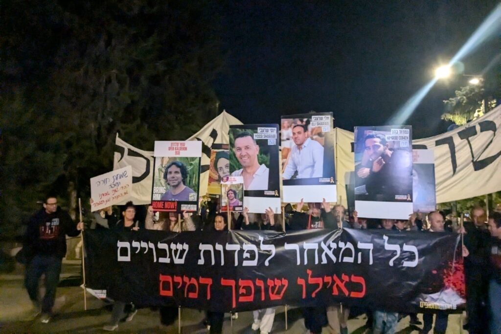 "אל תשכחו אותנו": משפחות החטופים קיימו אירוע הקפות שניות בירושלים