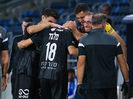 רוי נאווי קרע את הצולבת וסיים את העונה
