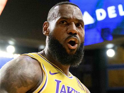 22 עונות: לברון ג`יימס השווה שיא NBA