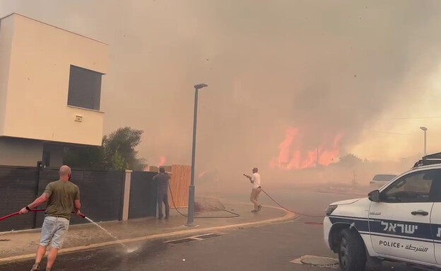 שרפה גדולה בכוכב יאיר: בתים עלו באש, תושבים פונו
