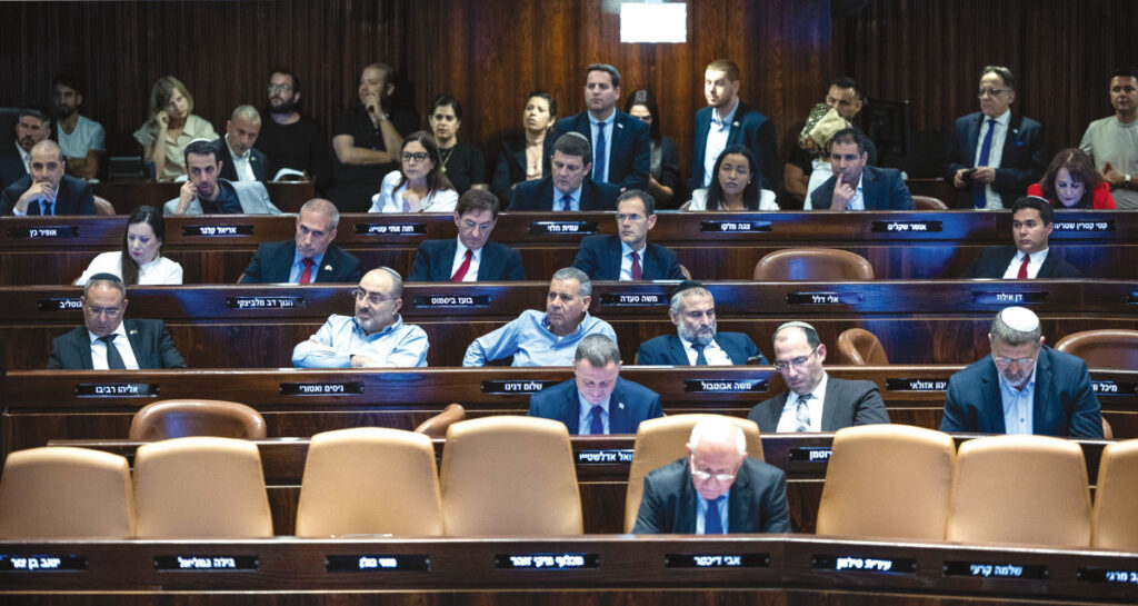 צהלות שמחה מול דממת אלחוט: הח"כים מגיבים לניצחונו של טראמפ