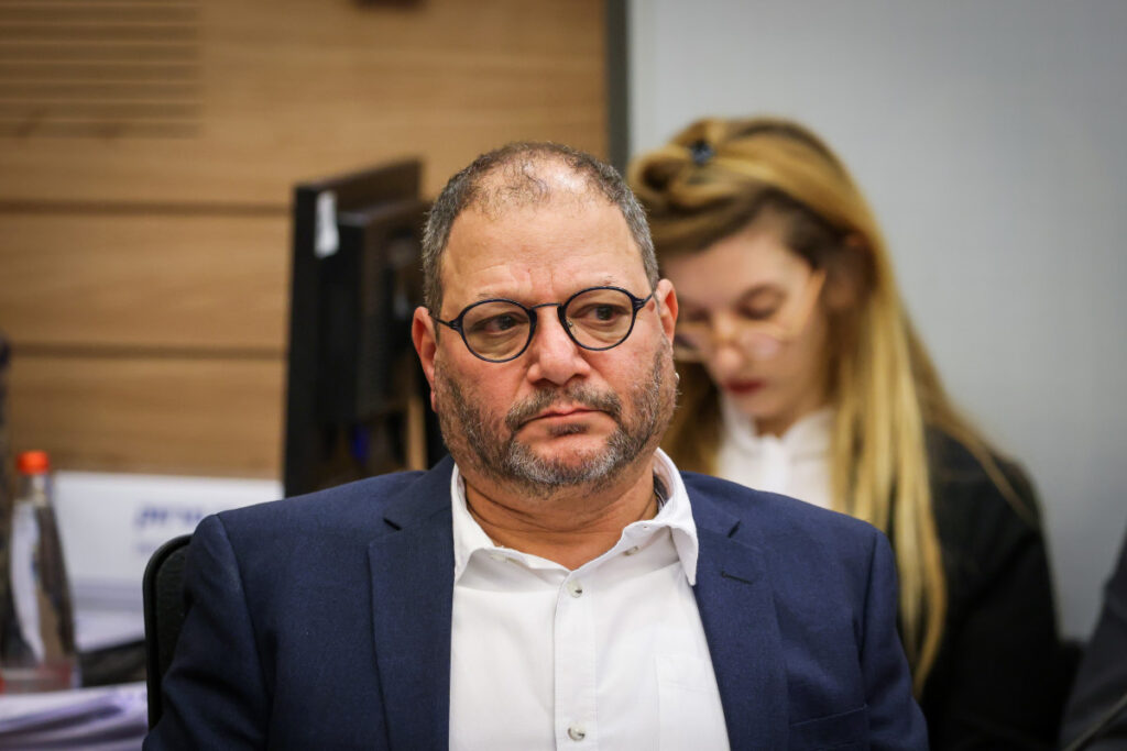 עופר כסיף הביא את האסטרטגיה לביטול כתב האישום נגדו