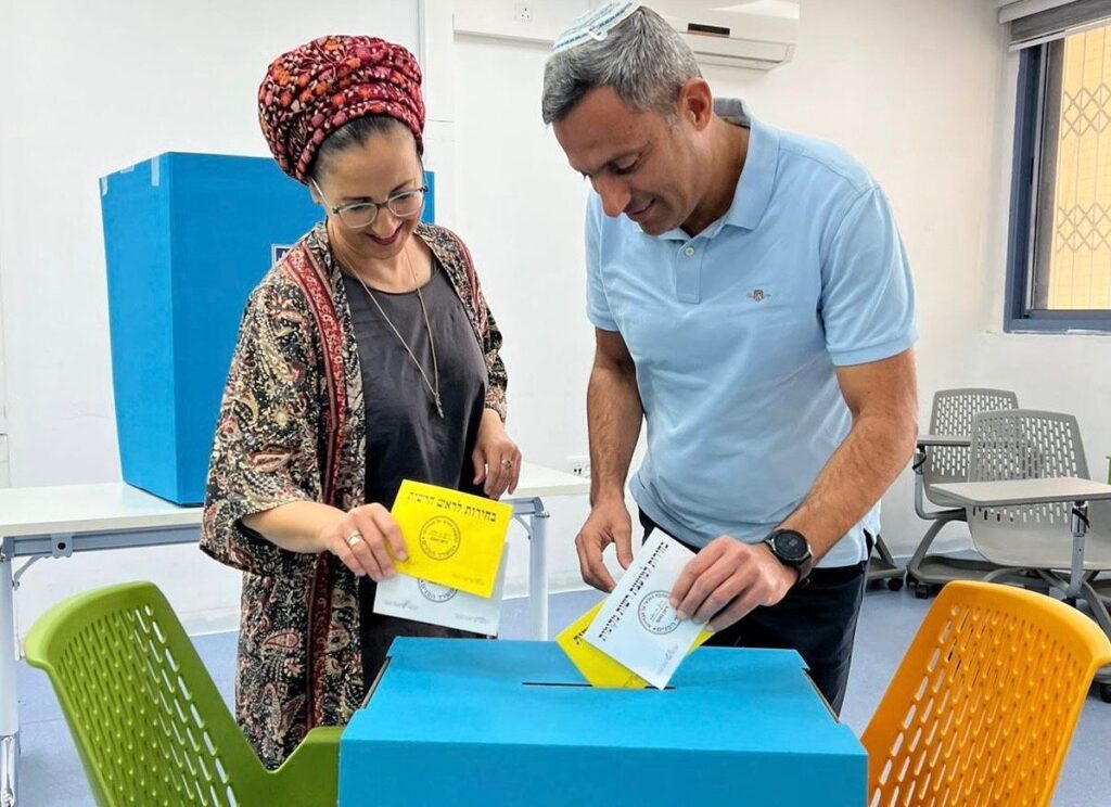 שנה לאחר האסון: נפתחו הקלפיות בבחירות לרשויות המקומיות בשדרות ויישובי הנגב המערבי