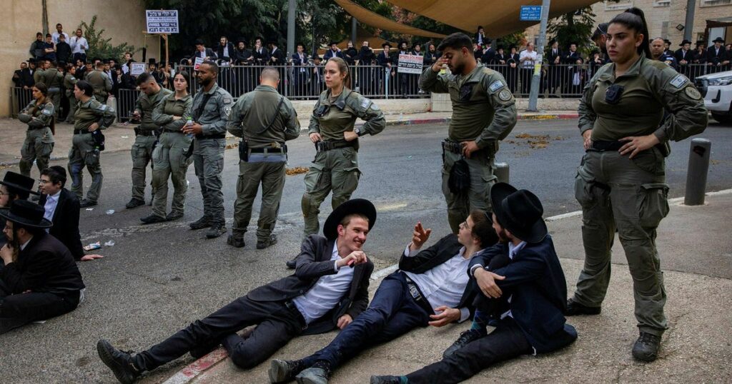גם החרדים בישראל מתחמקים מחלקם בנטל הכלכלי – מאמר מערכת "הארץ".