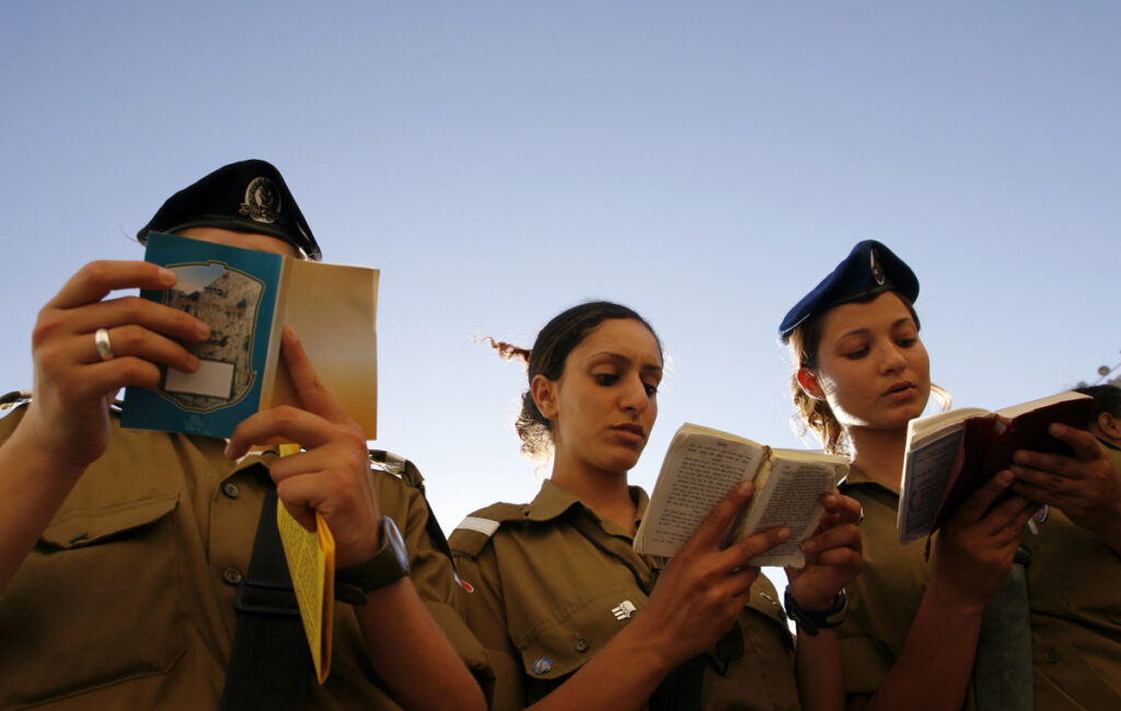 רבני בית הלל קוראים לצה"ל: "להרחיב גיוס נשים דתיות"