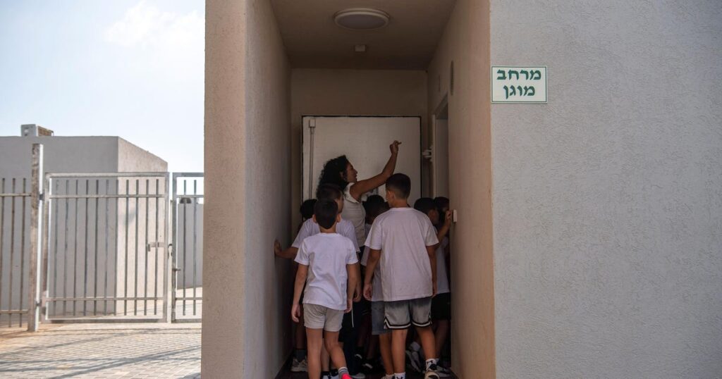 ילדים נטבחים במרחק שעה מתל אביב, אבל אדישות שולטת בכיתות ישראל – חדשות ישראל