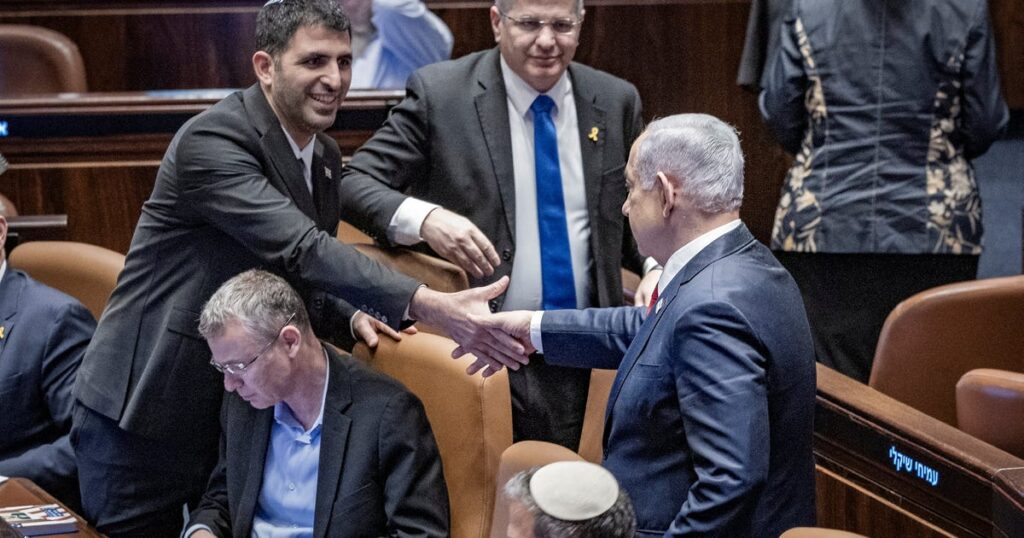 עיתונאים ישראלים ובינלאומיים תוקפים את החרם של הממשלה על עיתון הארץ – חדשות ישראל