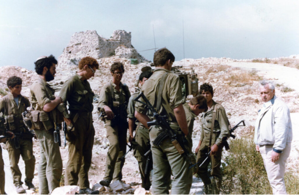 טנקים נצפו בסמוך לליטני, אש ארטילרית סמוך לבופור