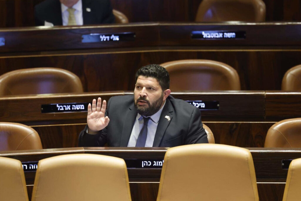 "אחים לנשק" תובעים את ח"כ אלמוג כהן ב-1.1 מיליון ש"ח