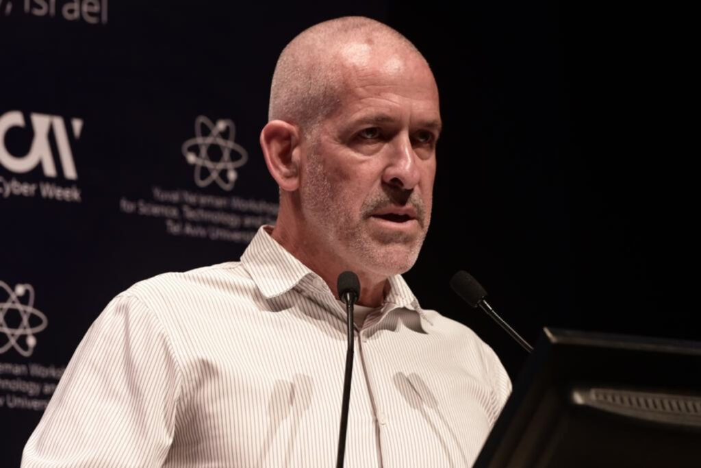 רונן בר דן עם מקבילו הטורקי במגעים לעסקת חטופים