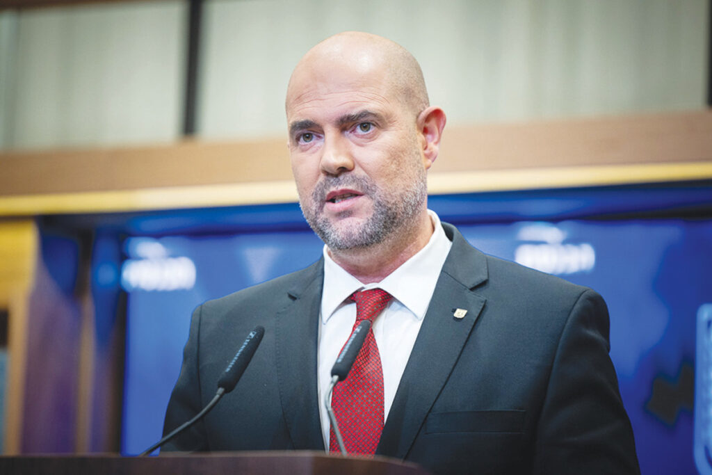 אחרי זעם האופוזיציה: אמיר אוחנה יפגוש את ראשי הסיעות