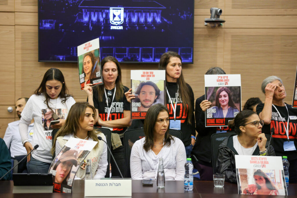 בכנסת דנו על מחאת התצפיתניות, אף נציג צה"ל לא הגיע