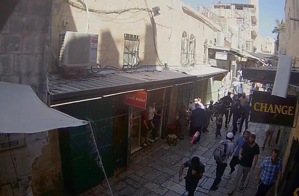 ערבי שזרק בקבוק זכוכית על יהודי בירושלים ישלם 20 אלף ש"ח | פרסום ראשון