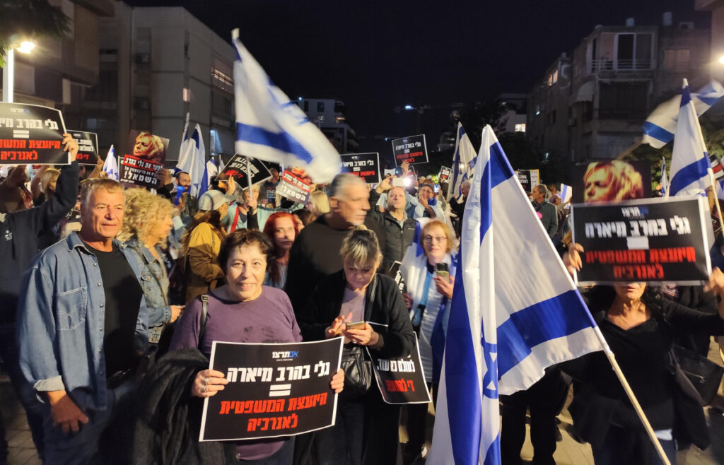 "הרצח הפוליטי הבא": הפגנות סוערות מול ביתה של גלי בהרב- מיארה