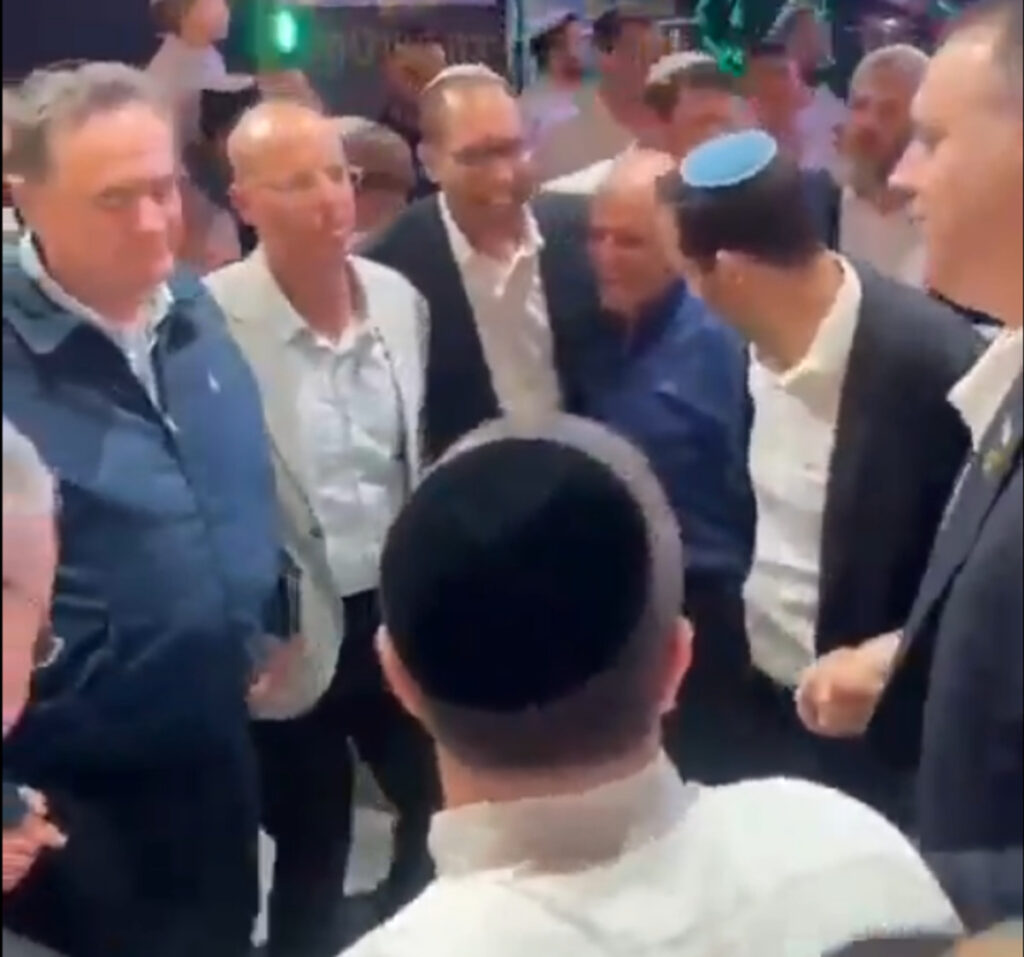רוקד על שתי חתונות: כך סיים ישראל כ"ץ יום של שיא בשיגורים