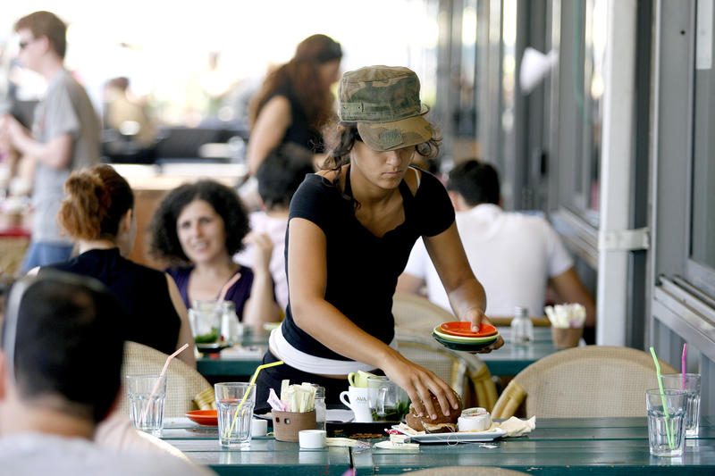 השכר הממוצע באוגוסט: 13,367 ש"ח, עלייה ריאלית של 0.4% מהשנה שעברה