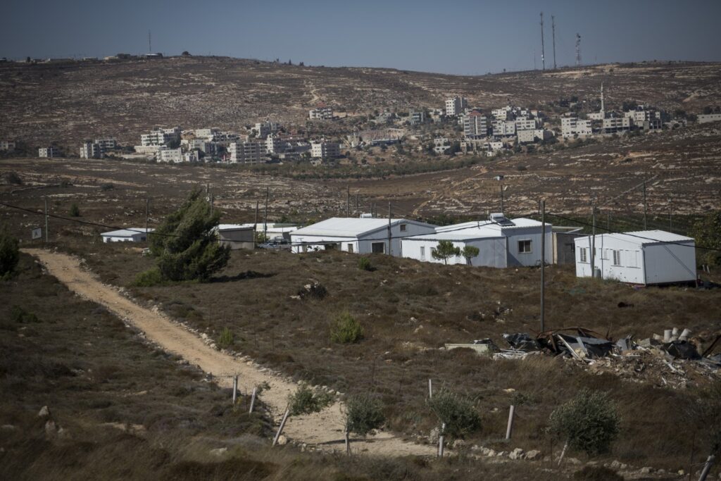 לוחם צה"ל נפצע בינוני מבקבוק זכוכית שהשליכו עליו מתנחלים