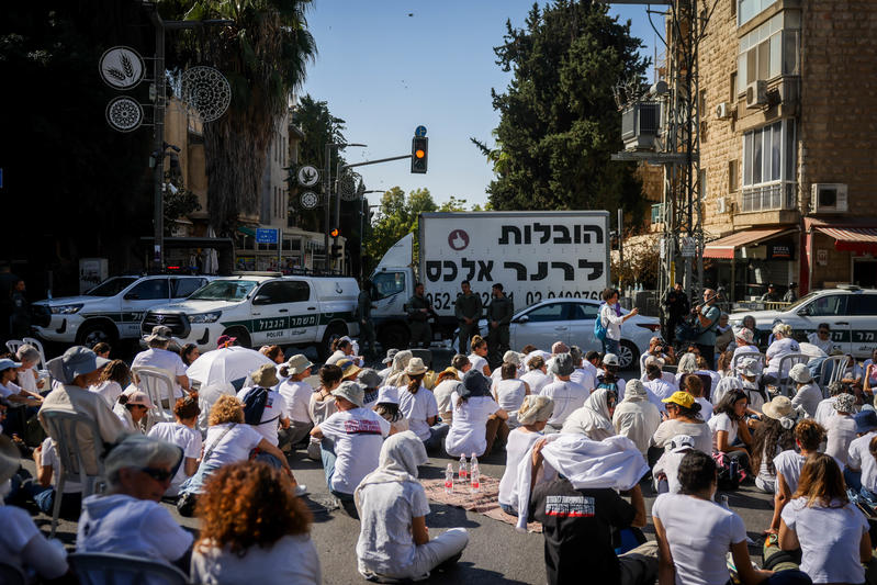 מאות במחאות נגד פיטורי גלנט, עינב צנגאוקר: אפתח אוהל מול מעון רה"מ בירושלים