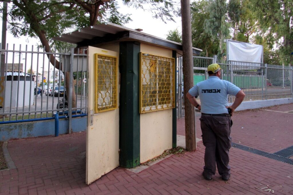 בלי חופשת לידה, בלי ביטחון תעסוקתי: שליש מהשכירים בישראל מועסקים במתכונת שעתית