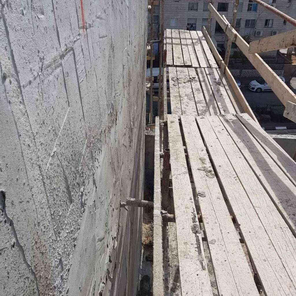 מדווחים ומצילים חיים: מוקד קו החיים חושף את נתוני 2024 על ליקויי בטיחות במקומות העבודה