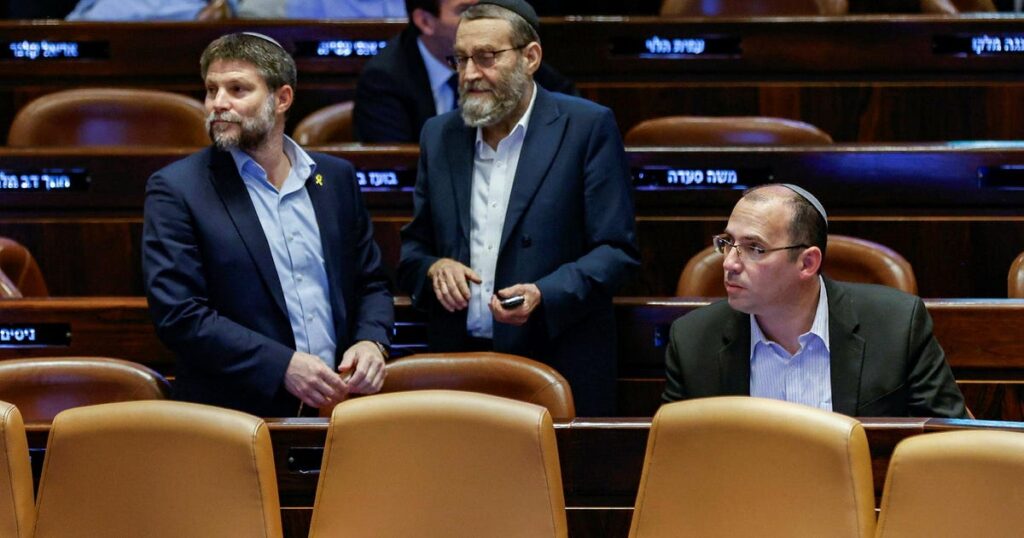 בהמשך, לקראת ההפיכה השיפוטית בישראל: מיזוג מדינה ודת – מאמר מערכת של עיתון הארץ
