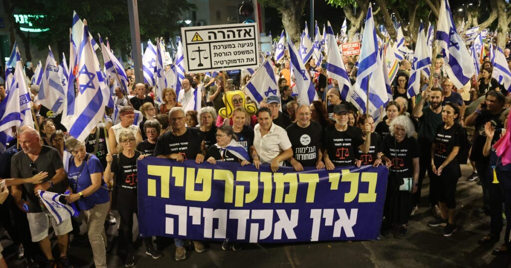 ממשלת ישראל האוטוריטרית רוצה לטהר פוליטית את האקדמיה הישראלית – מאמר מערכת של "הארץ".