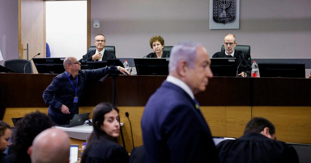 תשכחו מהשמפניה והסיגרים: לנתניהו יש דם על הידיים – דעה