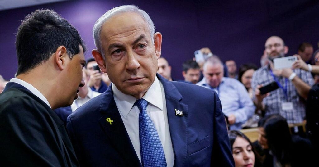 בבית המשפט בתל אביב הוצגו פניו הרבות של בנימין נתניהו במלואן – היום ב"הארץ".