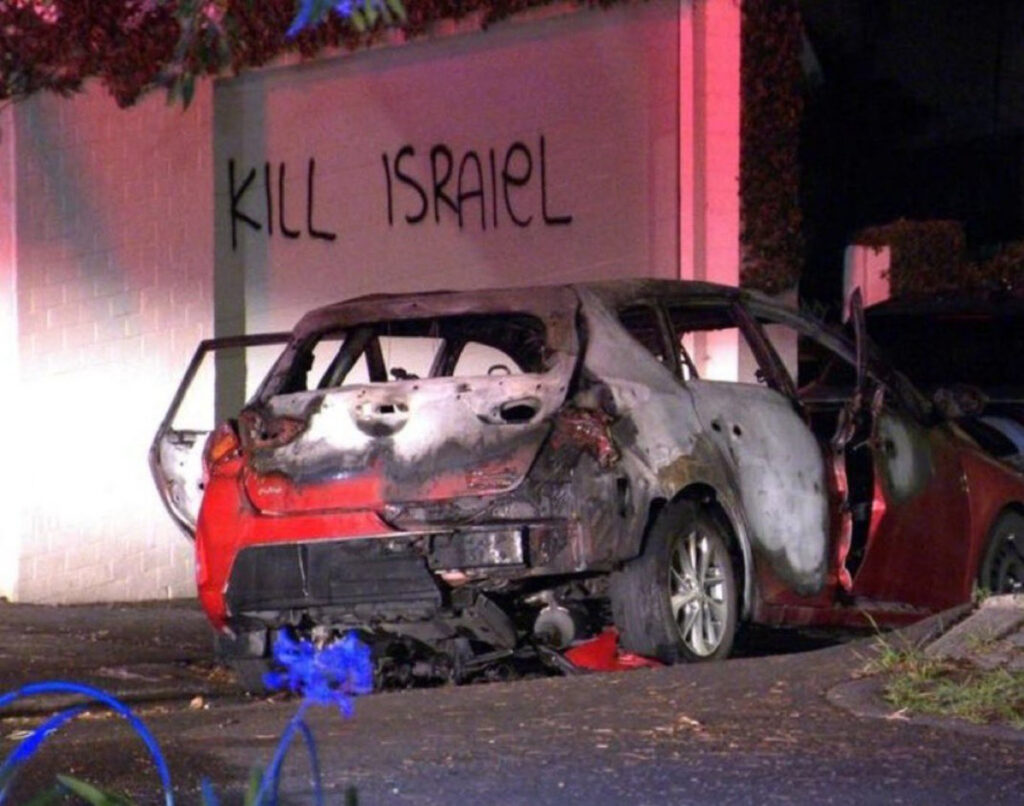 רכב הוצת וכתובות אנטישמיות רוססו בסידני, אוסטרליה