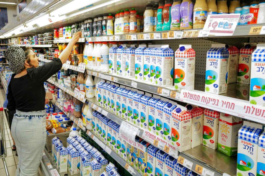 אם לשבעה מיפו: "עד 15 לחודש נגמר הכסף ואני רושמת במכולת. אם אתם הח"כים לא תעזרו לנו, מי יעזור?"